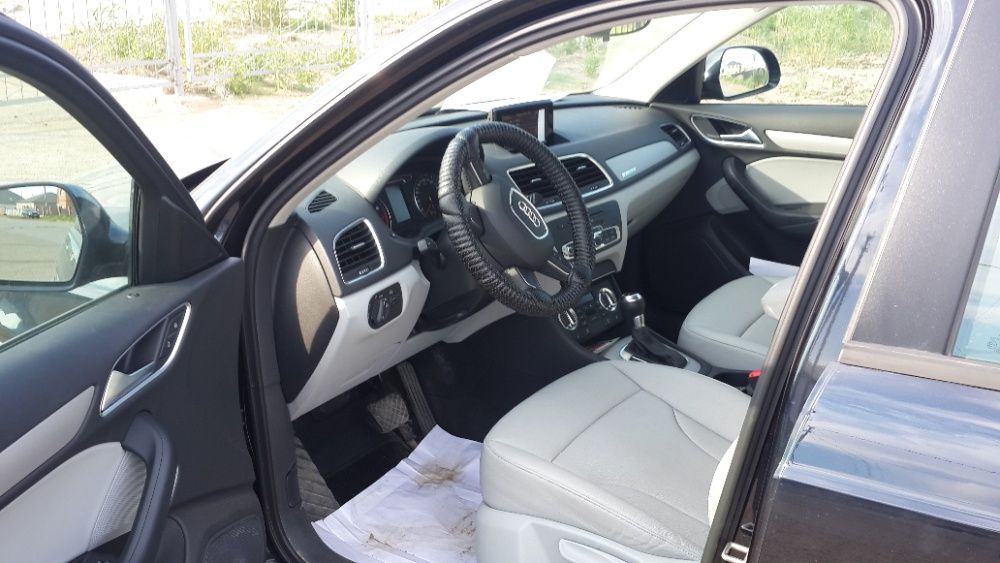 Продам срочно Audi Q3 2015 года