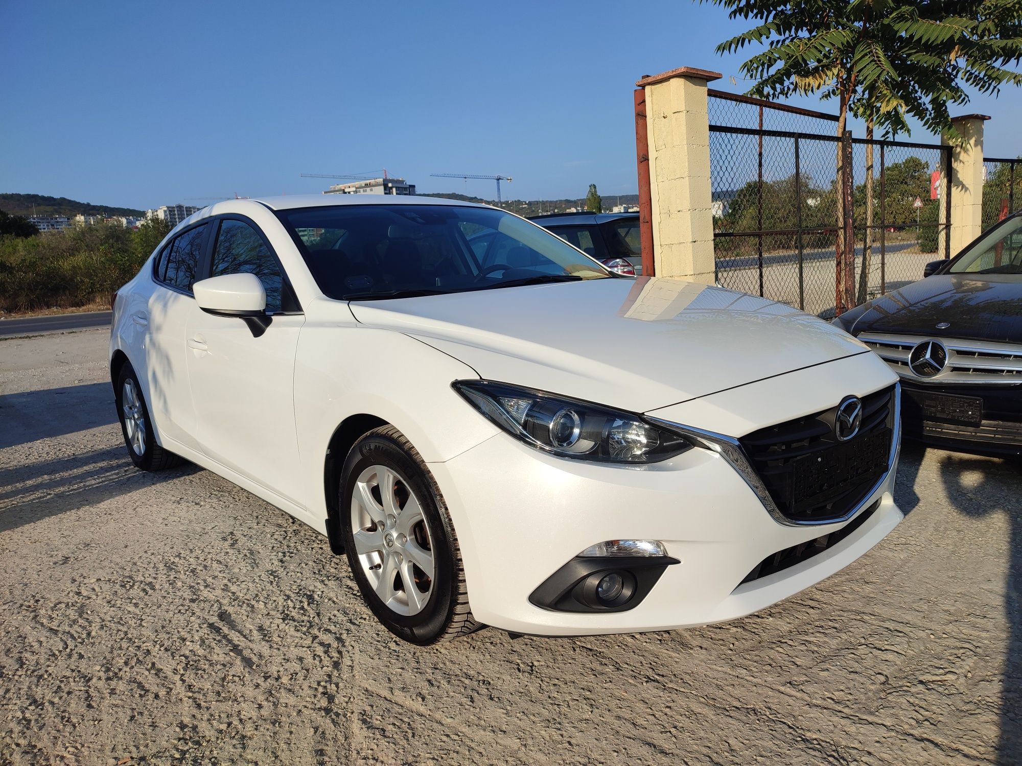 Mazda 3 2.0i седан