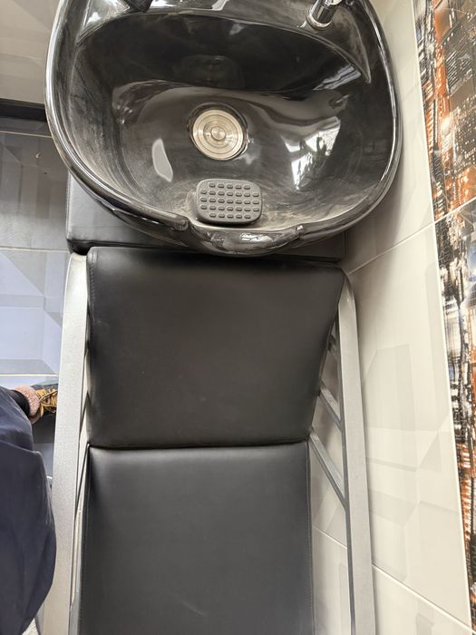 Мойка и кресло для салона