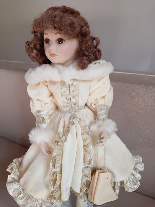 Порцеланова кукла