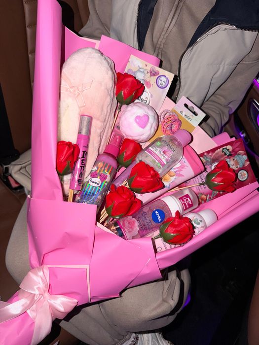 Bucuet de flori cu produse