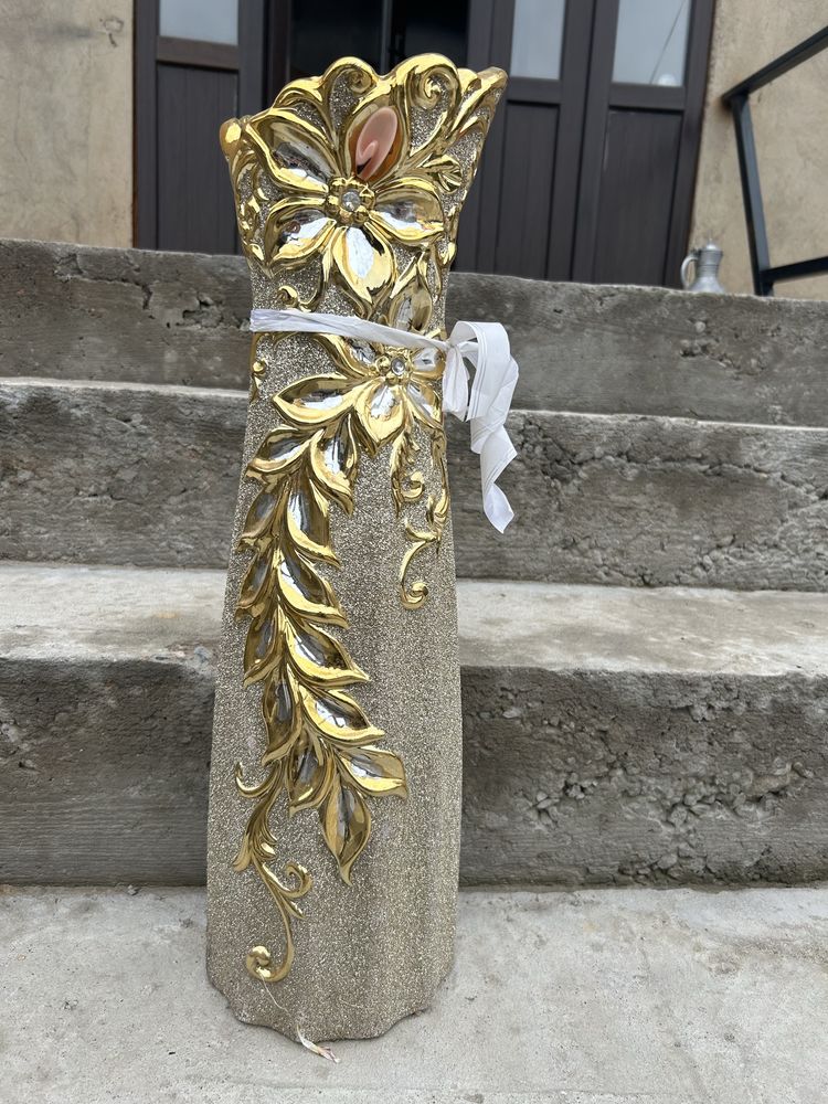 Ваза для цветов ,
