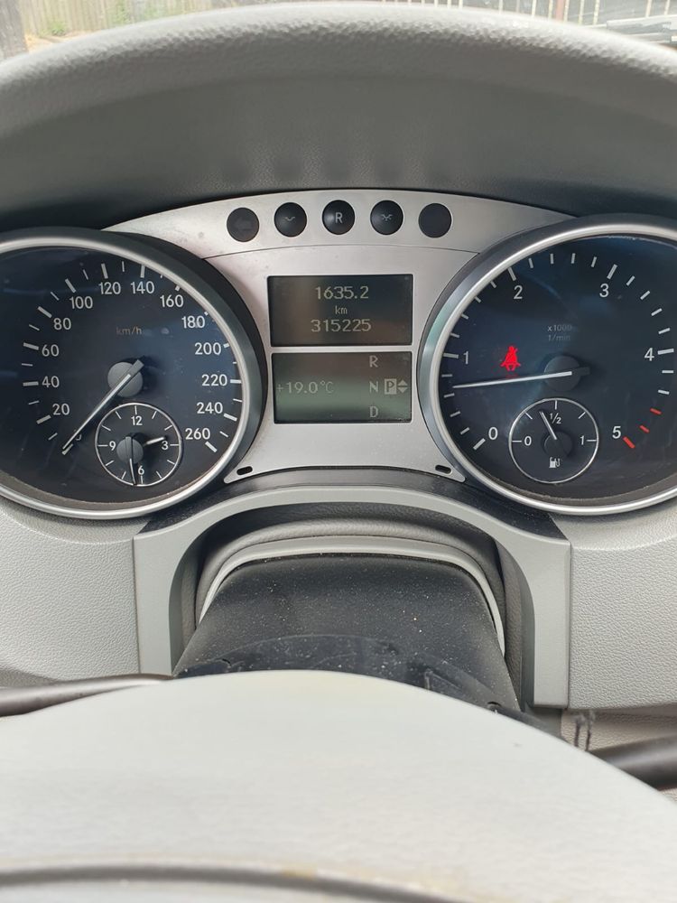 Mercedes ML 320 pe perne stare perfecta