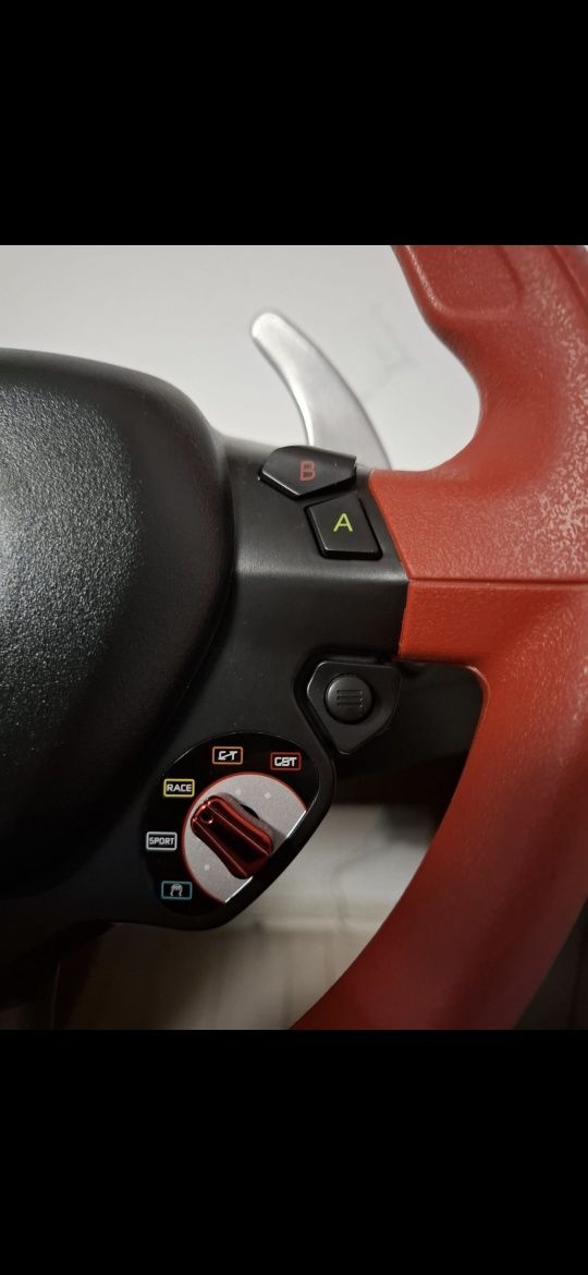 Vand replica 7/10 a volanului de curse FERRARI