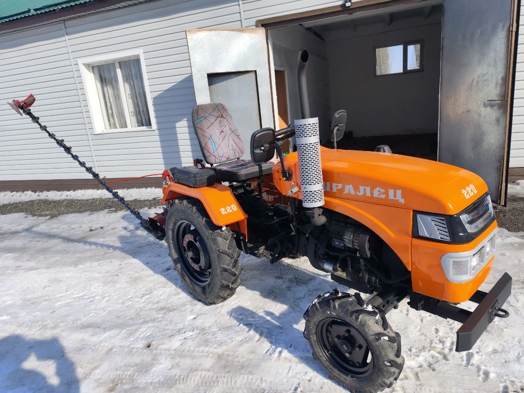 Продам минитрактор УРАЛЕЦ 220