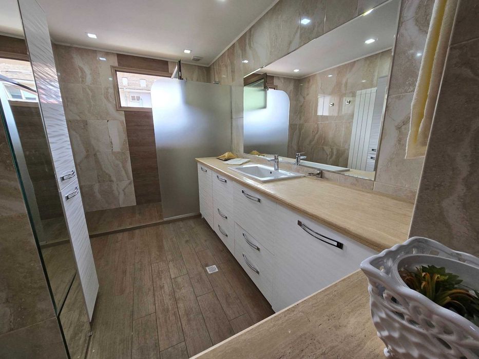 Дава се под наем Тристаен апартамент в Стара Загора, Център - 120 кв.м за 535.5 € - Снимка #11