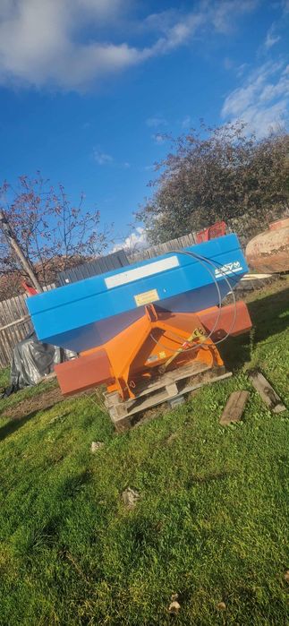 Vand distribuitor ingraseminte