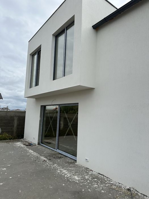 Casa De Vanzare Aeroport Vasile Gionea (toate utilitatile)