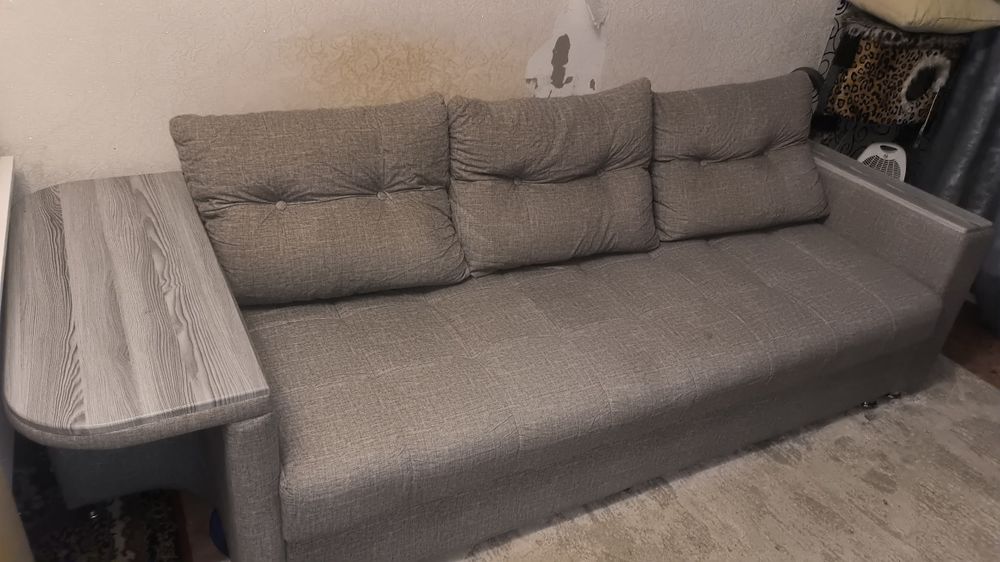 Диван + пуфик и 3 подушки