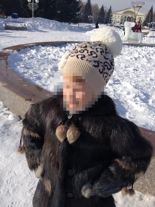 Продам детскую шубку из натурального меха на девочку.