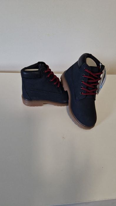 Bocanci Crafted impermeabili piele ecologica..marimea 31 maro/ 29 albs