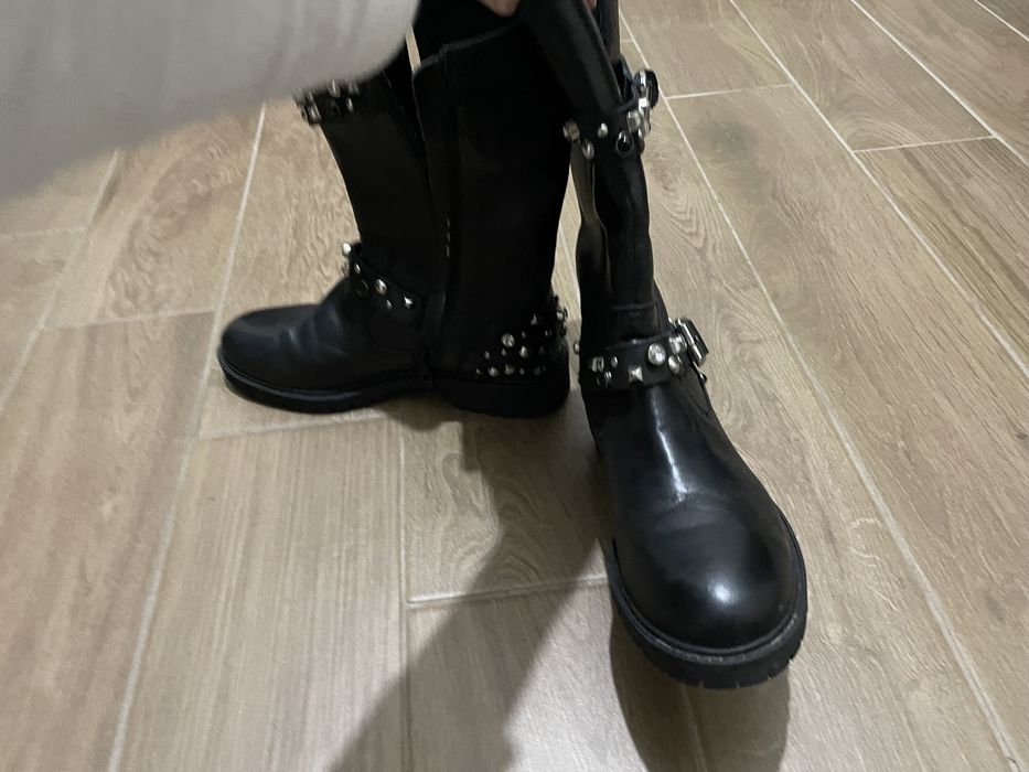 Vand cizme piele, negre, cu tinte si catarame, marimea 39