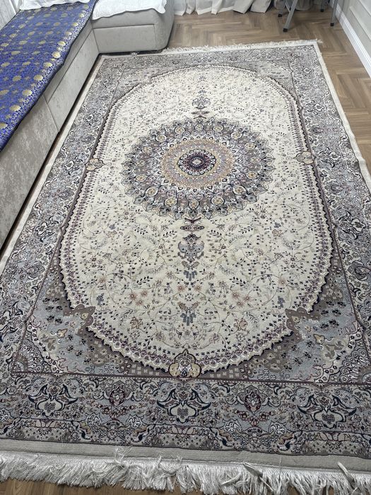 Ковер шерстяной для гостинной или спальни