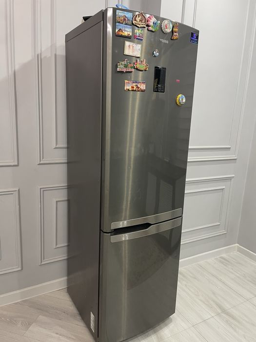 Холодильник Samsung