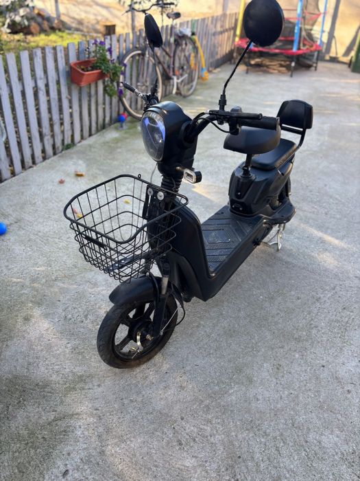 Vând Scuter Electric