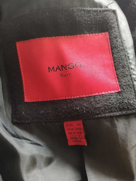 Уникално палто Mango
