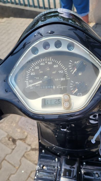 Vând scuter capri cu acte de 25km