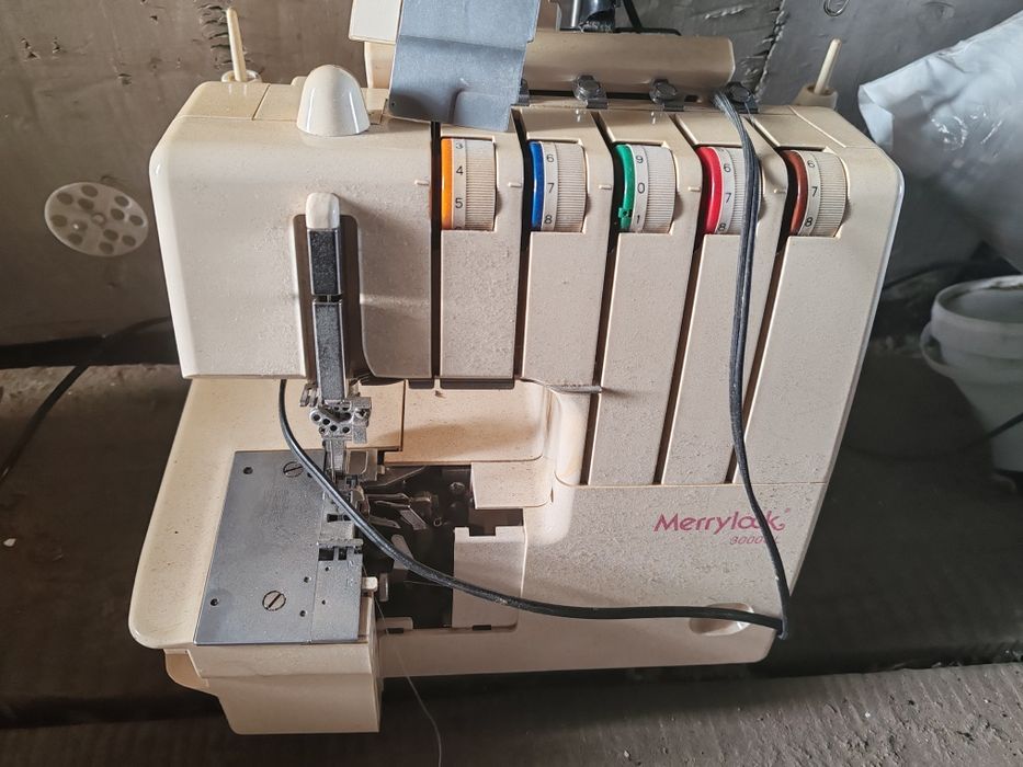 Продам швейную машинку