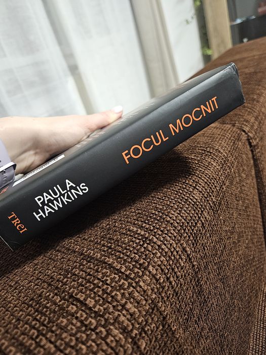 Ora albastra, Focul mocnit, Unghiul mort  Paula Hawkins