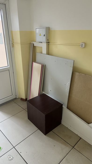 Отдам ламинат и торговую панель