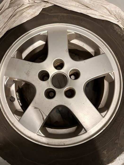 Vând Roți 5x100, 185/65/R14, 3 anvelope bune doar
