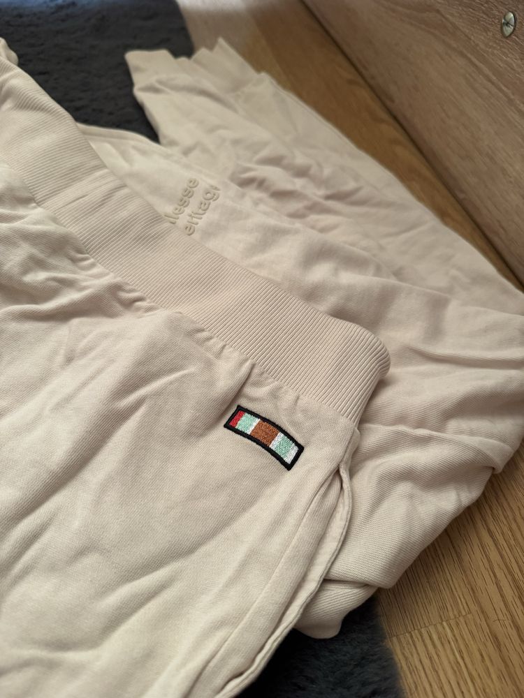 Дамско долнище анцунг на марката Ellesse