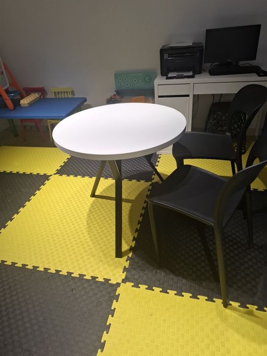 Столы цветы тренажёрный лестница