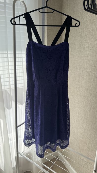 Нова елегантна нежна дантелена лилава лятна рокля