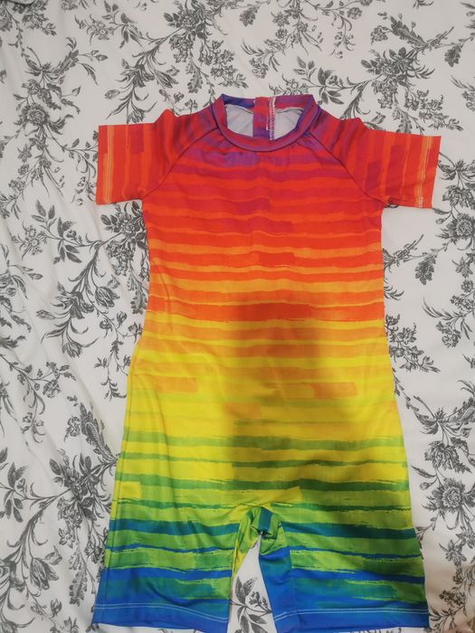 Costum plaja baie înot protecție UV copii 6-7 ani in stare foarte buna