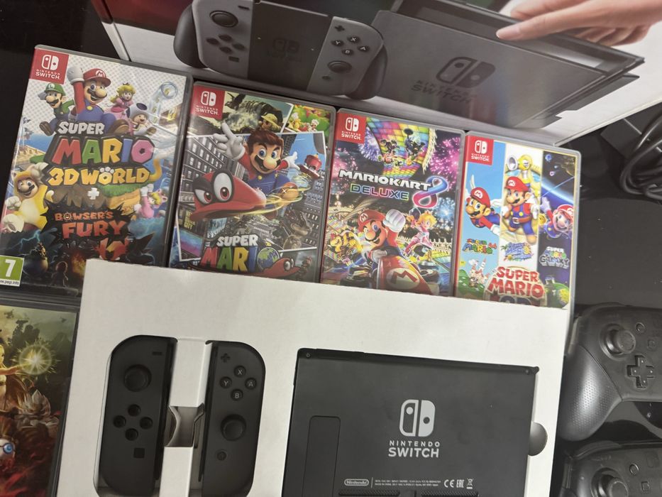 Pachet nintendo switch + 9 jocuri + 2 controlere in stare excelenta