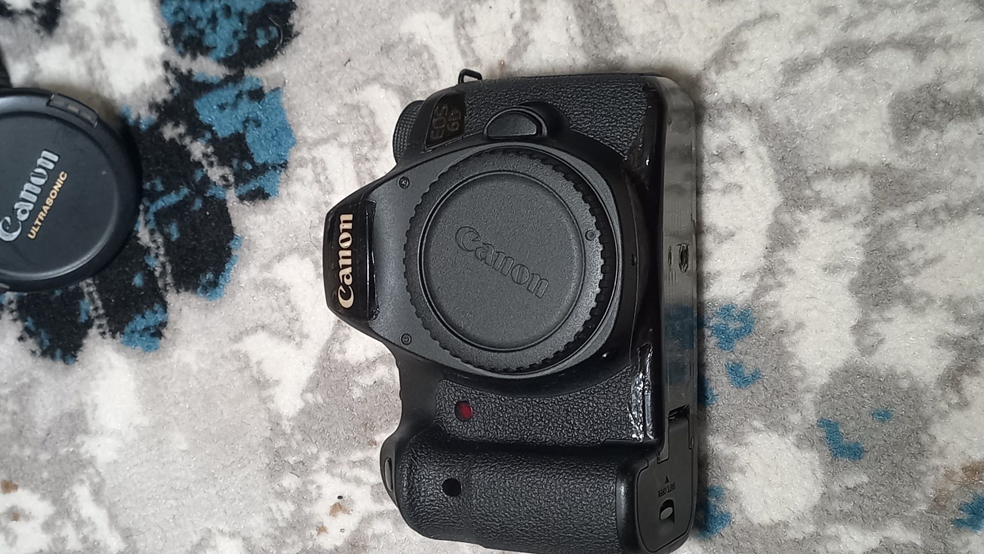 Canon 6D Yangi Ideal holatda 3 ta batareka remen va 64gb flesha