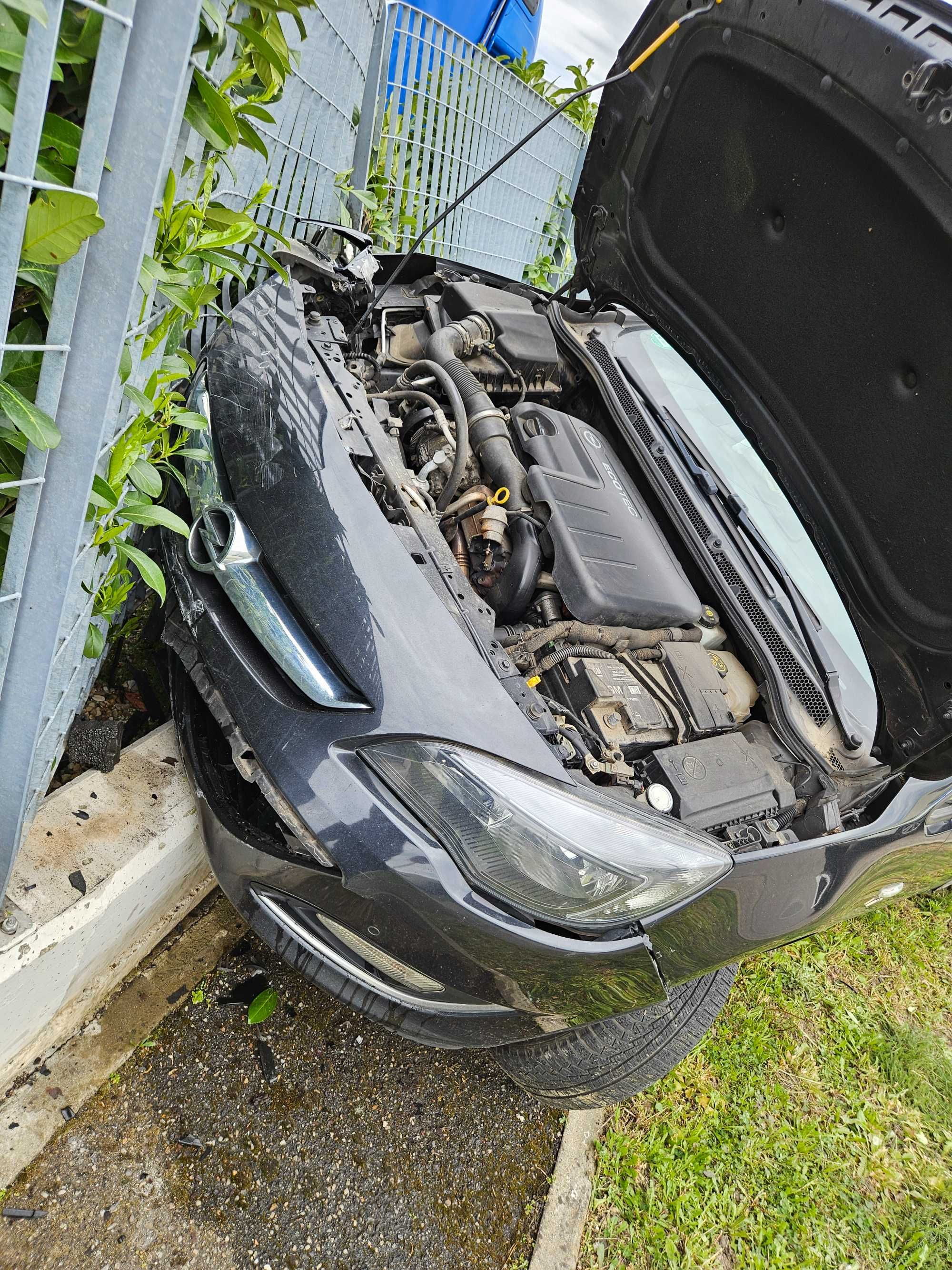 Opel Astra J facelift Avariat