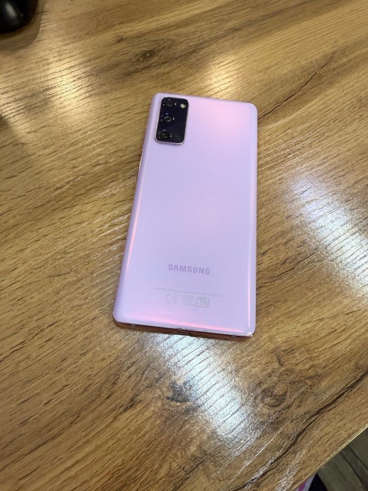 Samsung S20 FE розовый