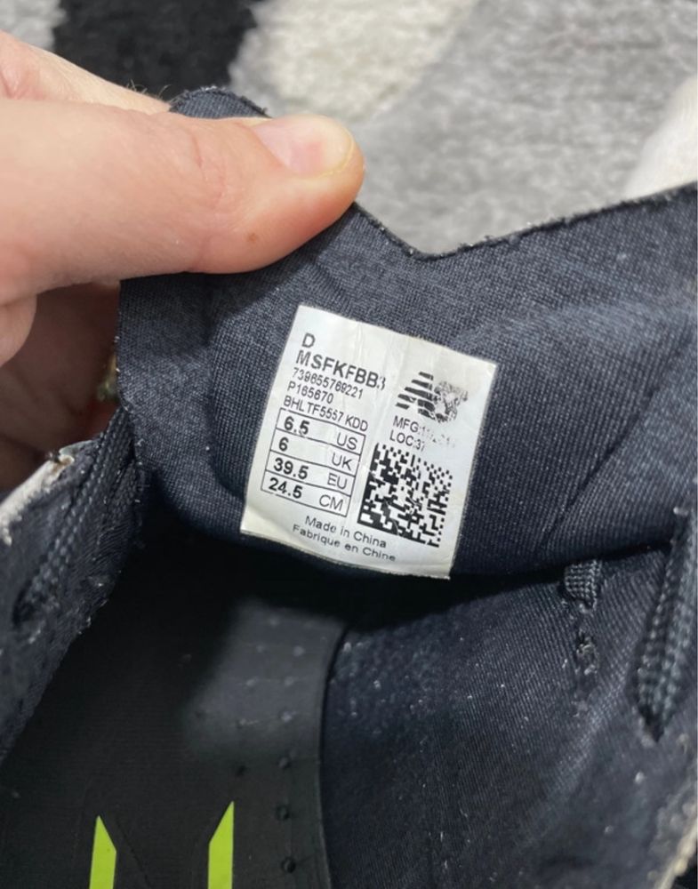 Ghete de forbal New Balance