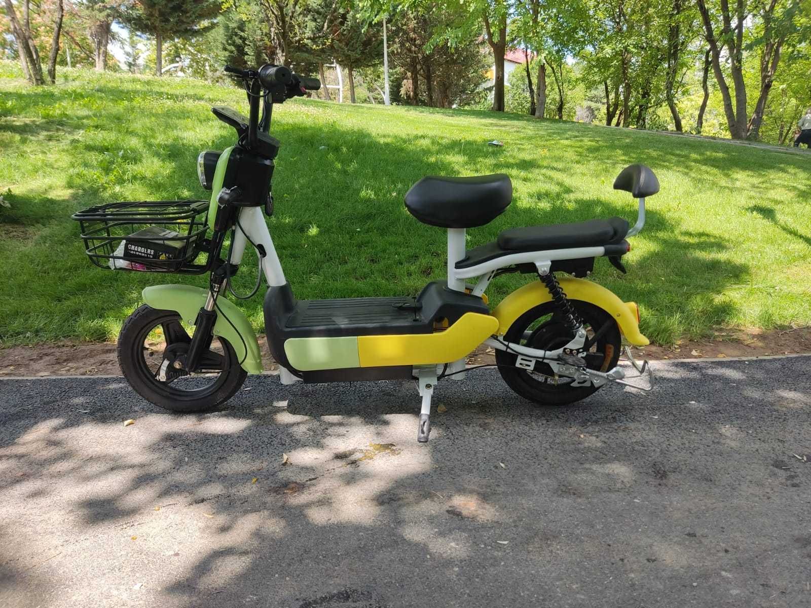 Scuter electric Nou Bicicleta Trotineta electrica  TAZZ Glovo panda