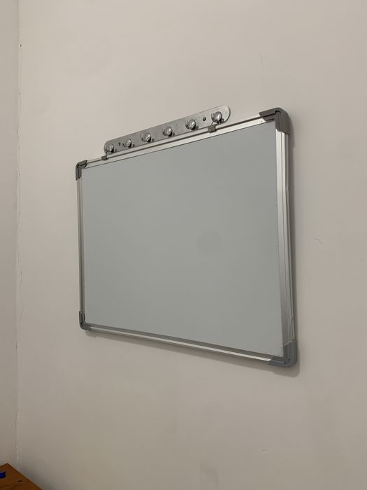 Мини парта, стулья, мини маркерная доска