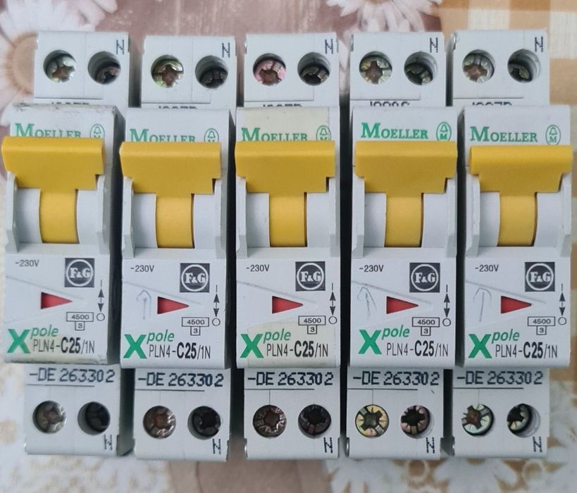 Schneider 80A VIGI 300mA, Schneider 4p 25A, Eaton  4p 25A