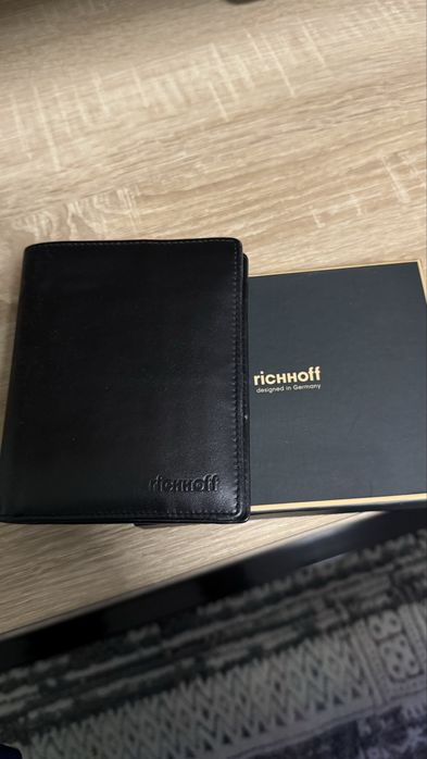 Vând portofel Richhoff