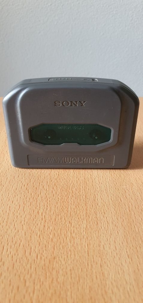 Vând walkman stereo cu autoreverse și radio Sony WMFX491