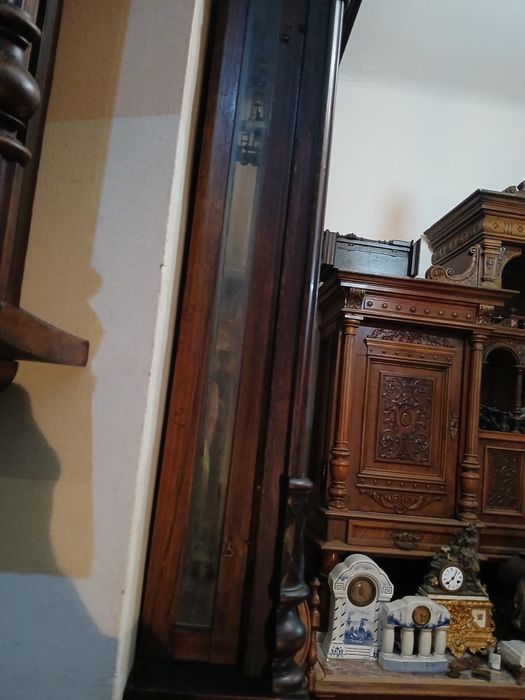 Pendula de perete cu secundar cu o greutate