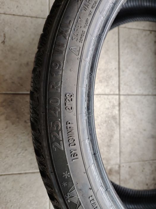 225/40 R19 Semperit Speed-Grip5 W XL profil ca nou M+S Dot 2022-2023