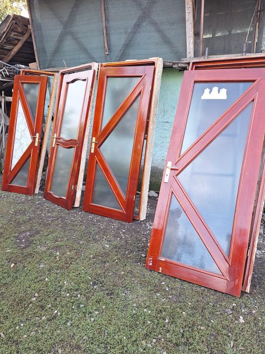 Uși de interior, din lemn esență brad