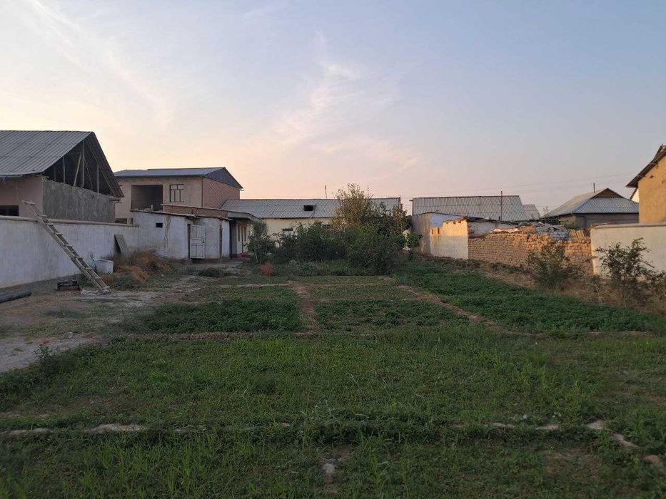 Uy hovli sotiladi 12 sotix