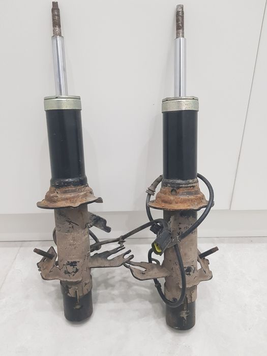 Передние амортизаторы Infinity QX70,FX50,FX37 б/у ОРИГИНАЛ