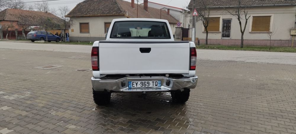 Nissan navara 2.5 diesel 4x4 an 2012