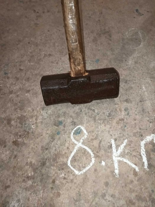 много стар каменарски чук немски