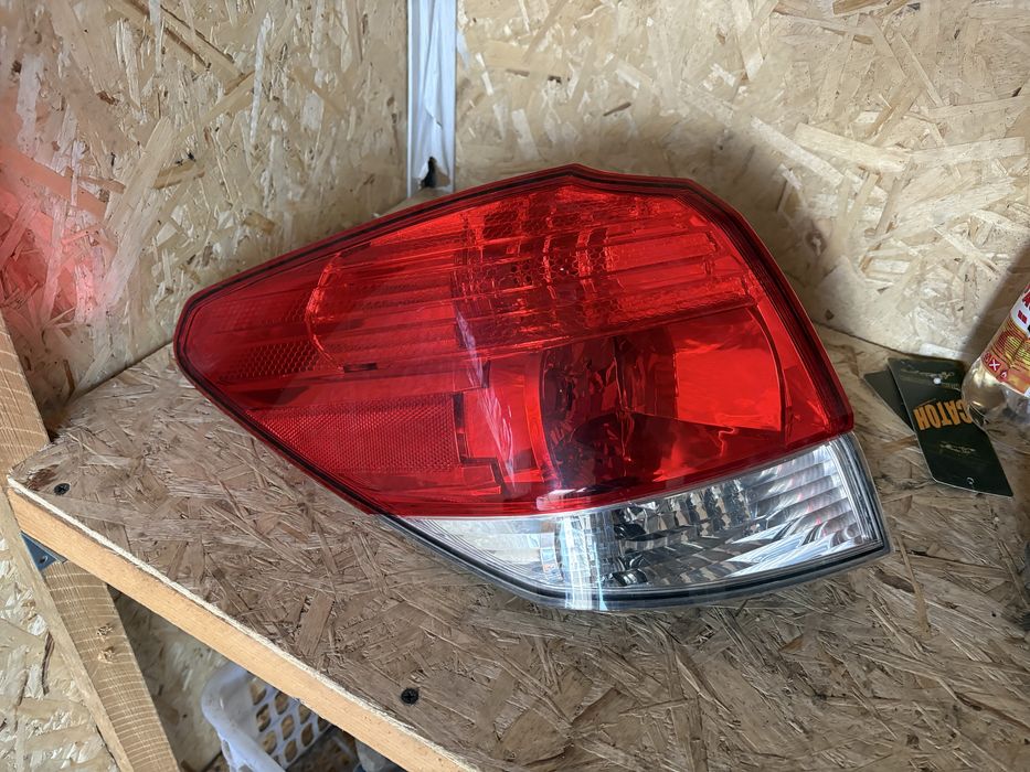 Субару Оутбек 2012г зад фонарь