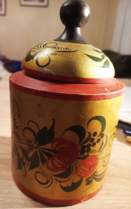 Украински дървени сувенири, купичка и съд с капак