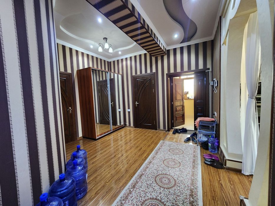 4 xonali hashamatli kvartira sotiladi. 110000$