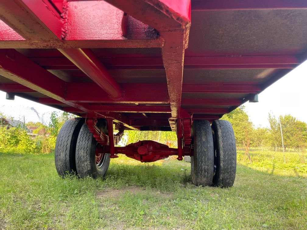 Vând remorca pentru  tractor